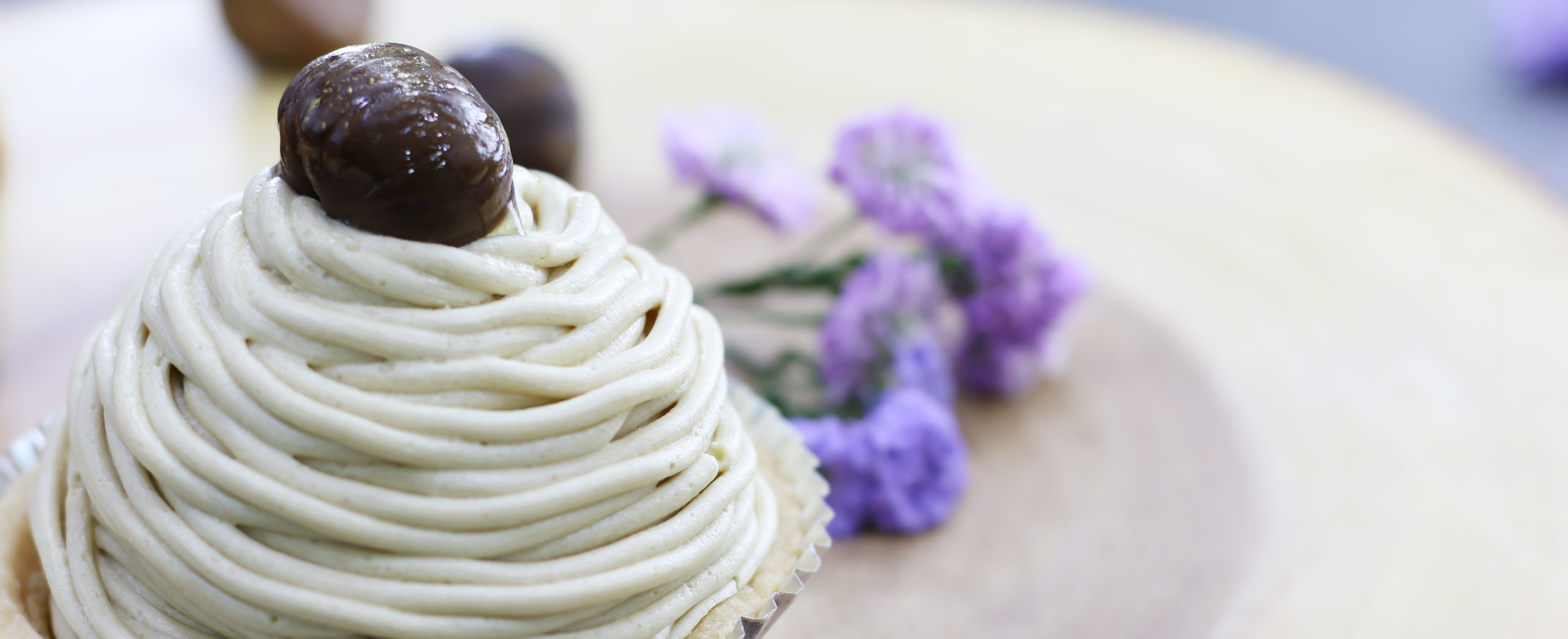 Croustillant chocolat noir sur sa crème vanille